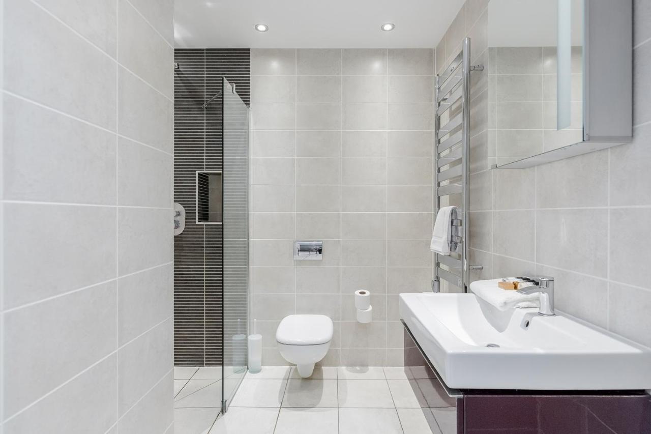 Room Space Service Apartments - New Manor House แบล็กเนลล์ ภายนอก รูปภาพ