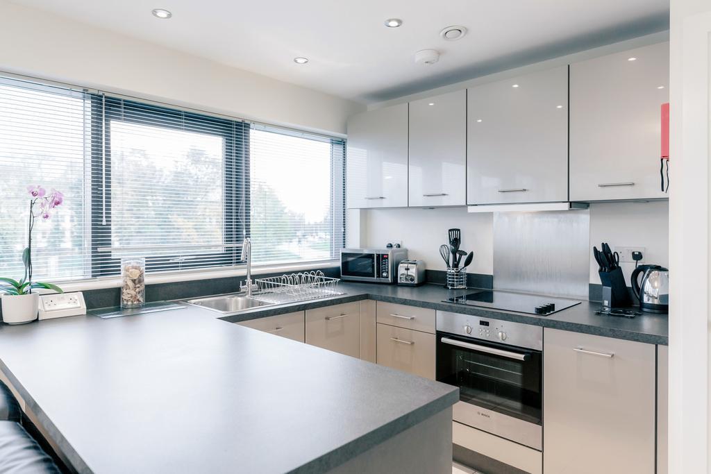 Room Space Service Apartments - New Manor House แบล็กเนลล์ ภายนอก รูปภาพ